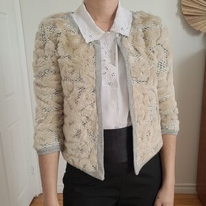 Bolero-style faux fur CARDIGAN (Kosmika): small; beige, light gray; black bits